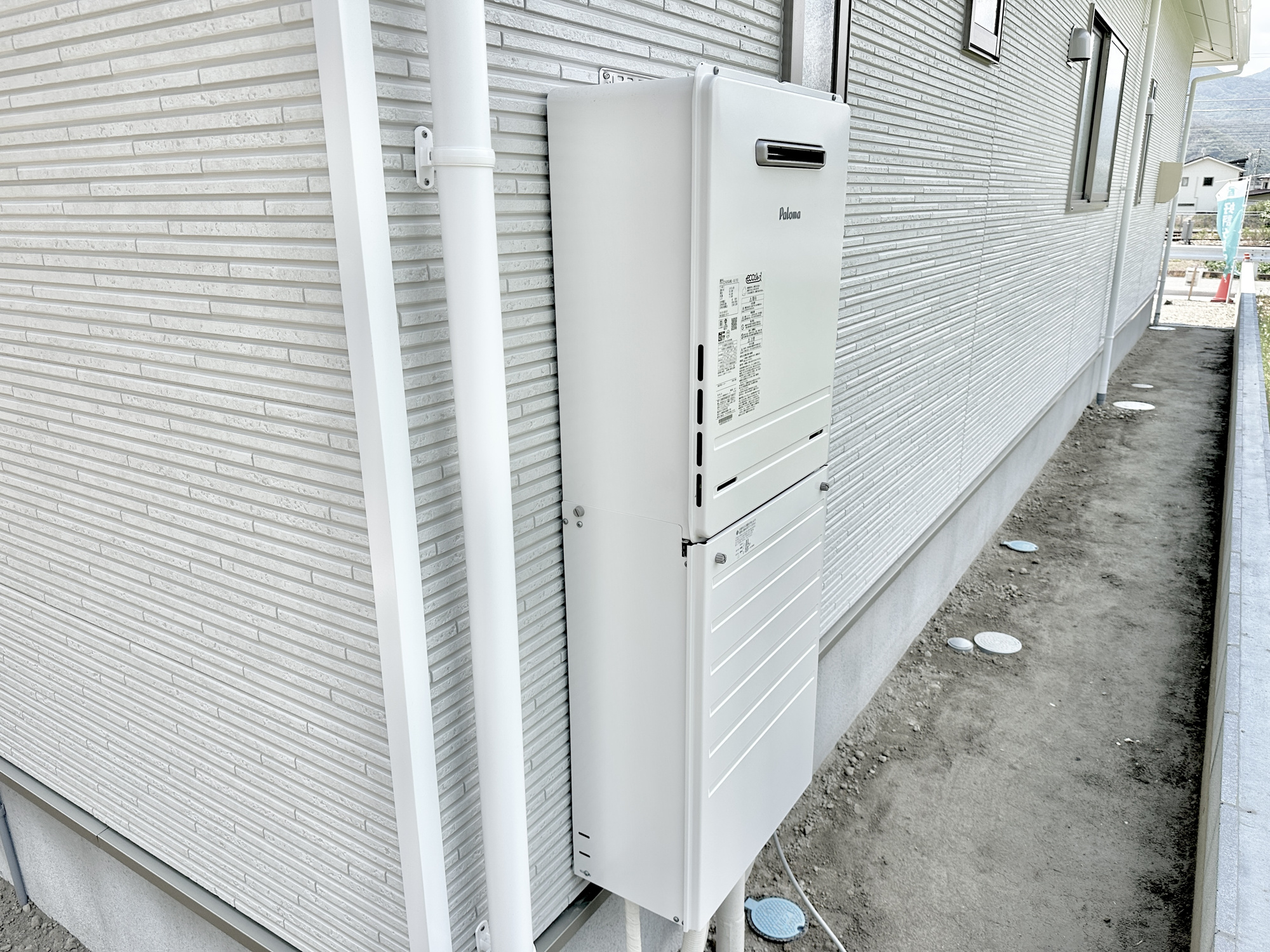 千曲市戸倉第６　新築住宅全５棟の発電・温水設備|月々のガス代が優しい高効率給湯器♪