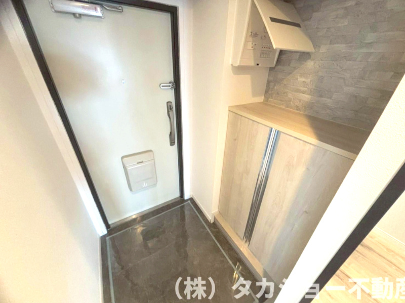 稲毛ファミールハイツ　1号棟の玄関