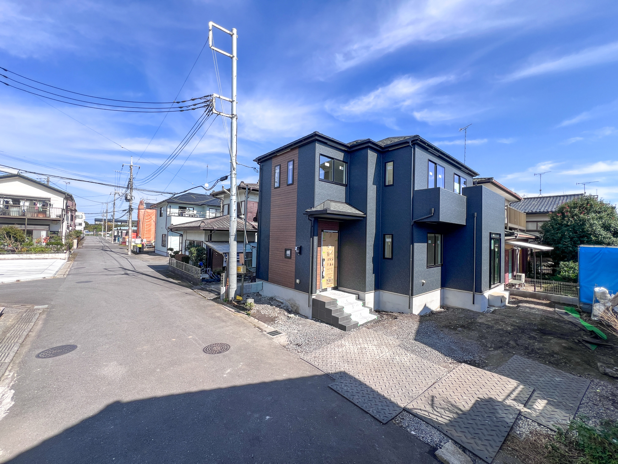 宇都宮市御幸ヶ原町147番　新築住宅全１棟の前面道路含む現地写真|低層の一戸建てを中心とした街並みが整然と続き、周辺は高い建物が建っていないので、採光や開放性に恵まれ、空が広く緑の多い閑静な趣を感じる環境です。

