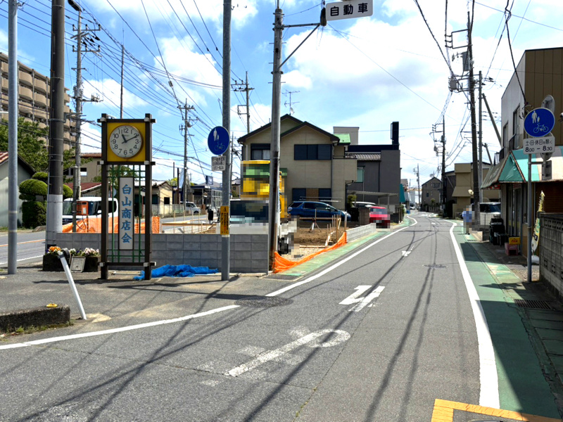 取手市白山 1号棟　前面道路を含む現地写真
