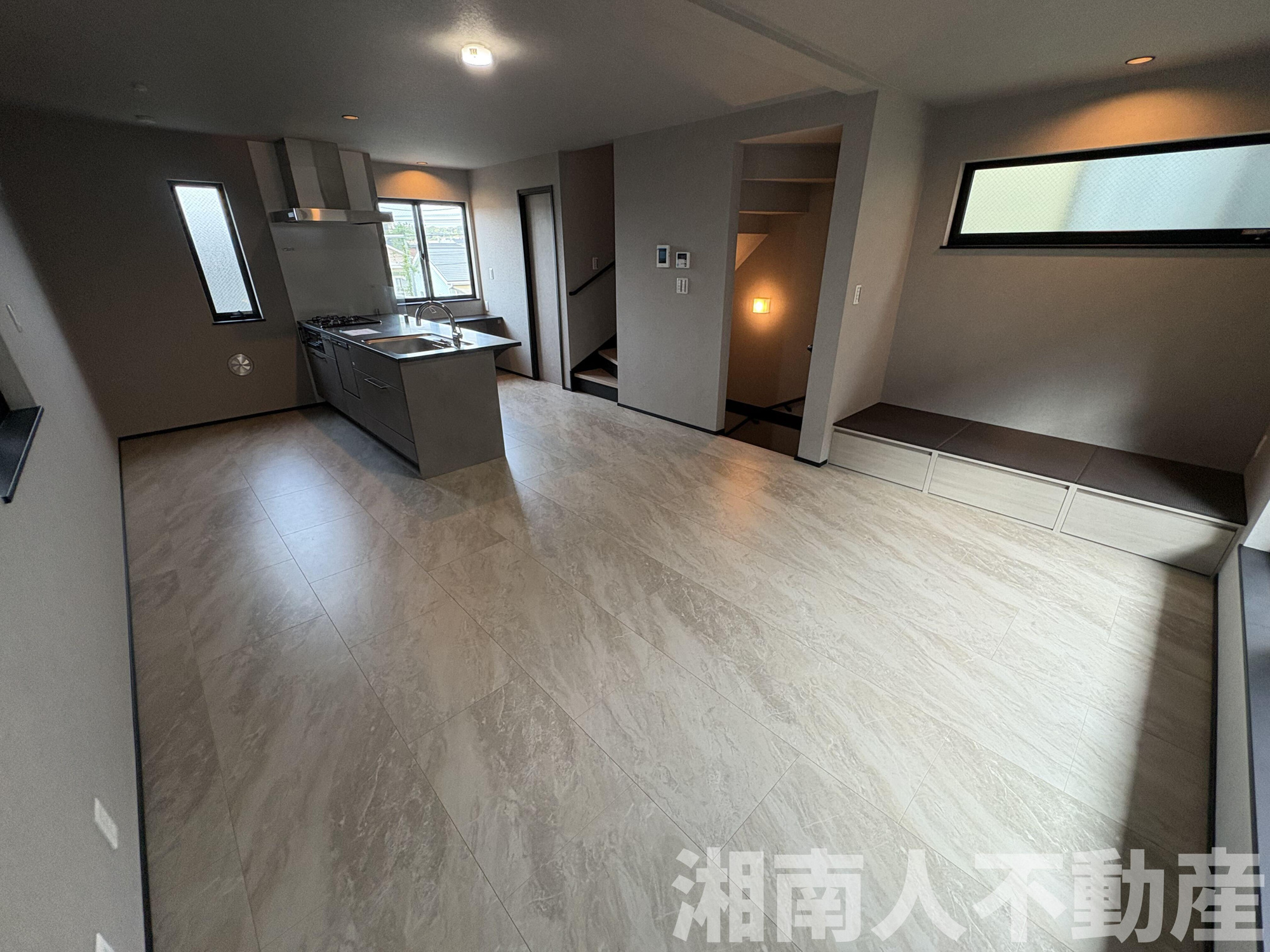 茅ケ崎市小和田1丁目１９－１６新築戸建ての居間・リビング|ゆったり過ごせるリビングです