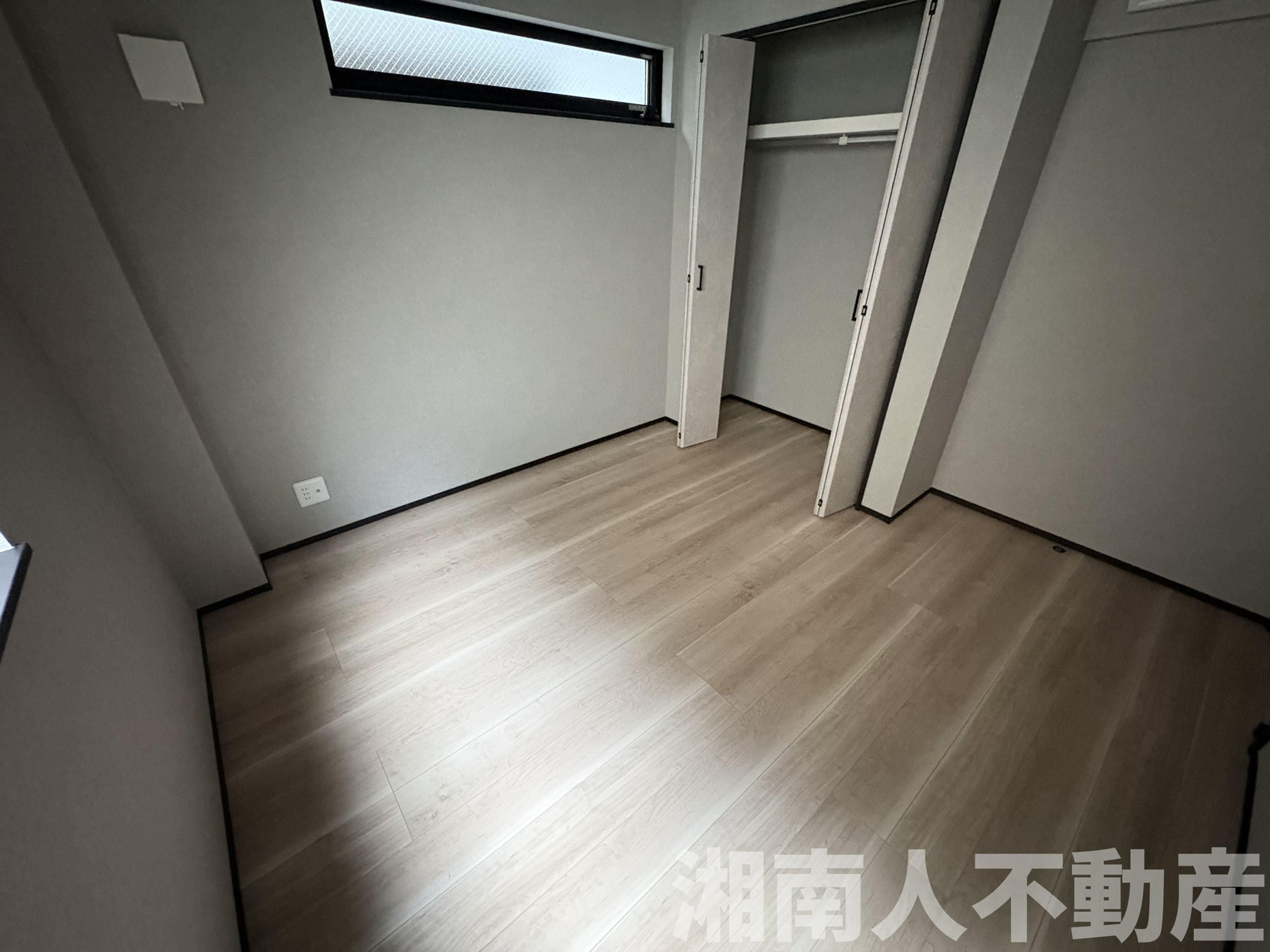 茅ケ崎市小和田1丁目１９－１６新築戸建ての洋室|明るい洋室です