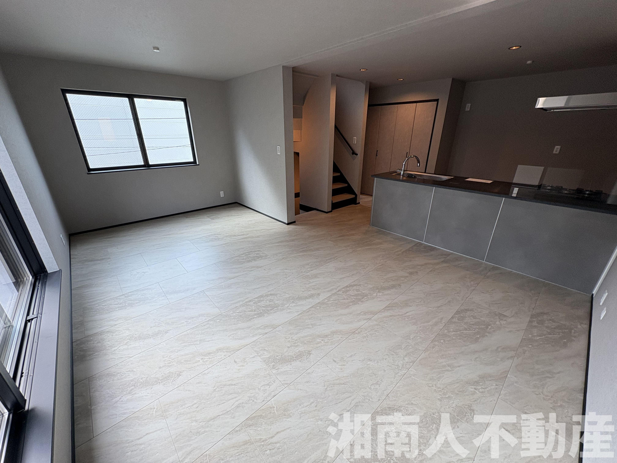 茅ケ崎市小和田1丁目１９－１６新築戸建ての居間・リビング|ゆったり過ごせる居間です