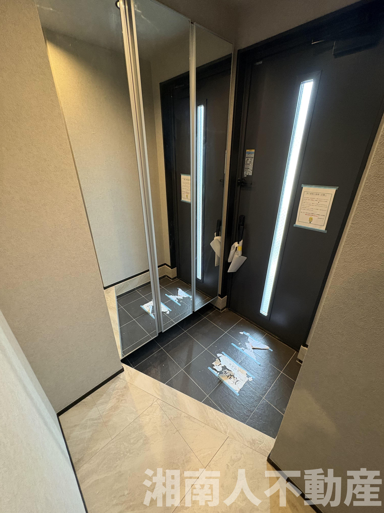 茅ケ崎市小和田1丁目１９－１６新築戸建ての玄関|きれいな玄関です