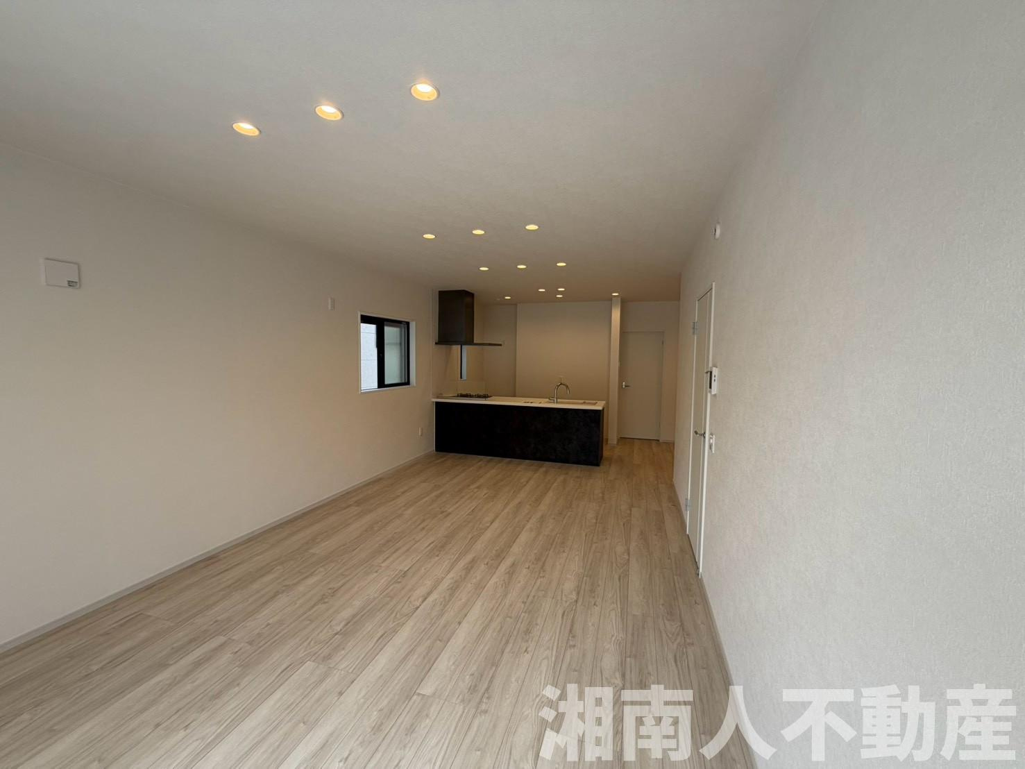 茅ケ崎市浜須賀６６９７－３０４新築戸建ての居間・リビング|おしゃれな居間です