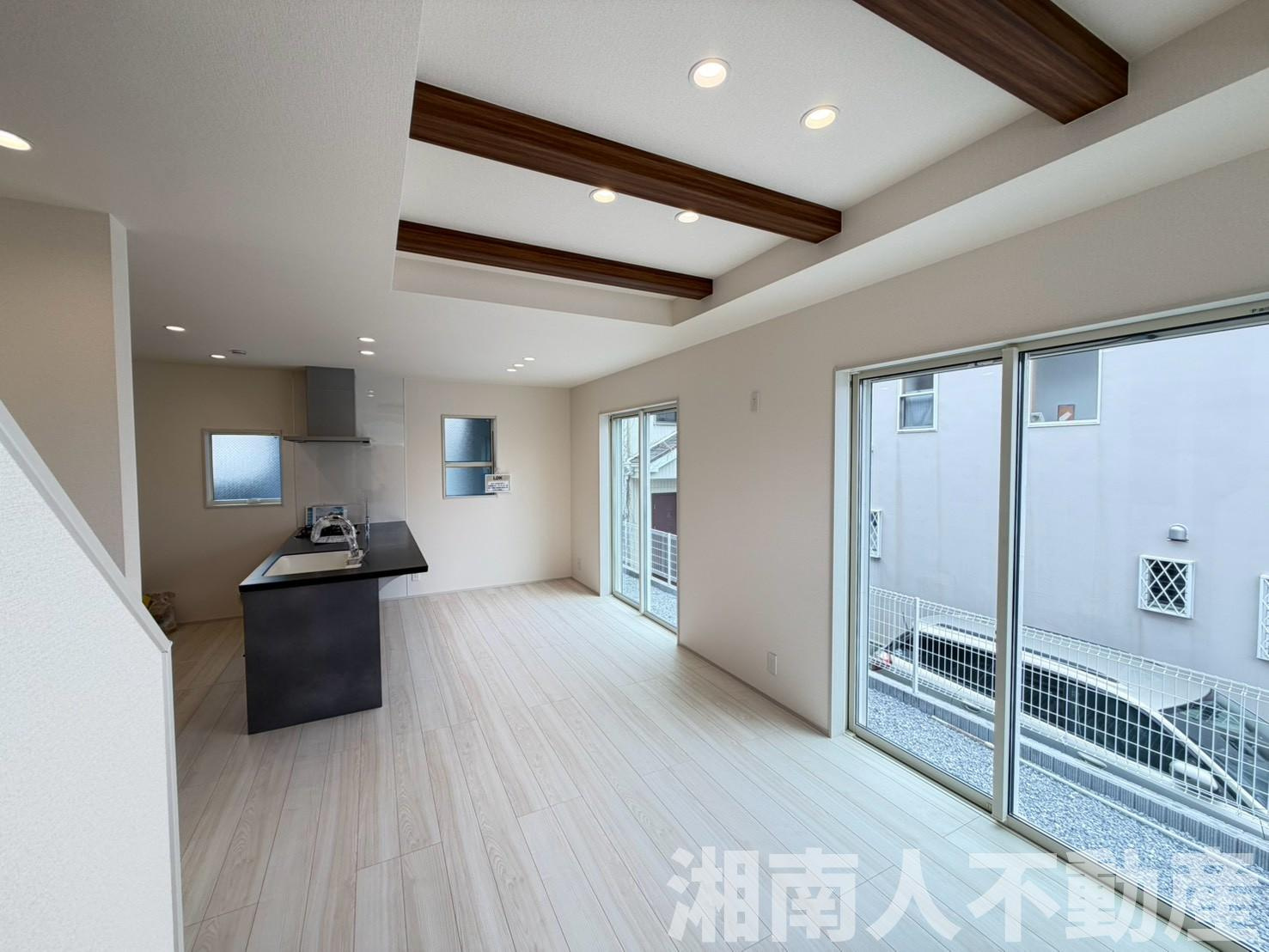 茅ケ崎市浜須賀７－２６付近新築戸建ての居間・リビング|ゆったりとした居間です