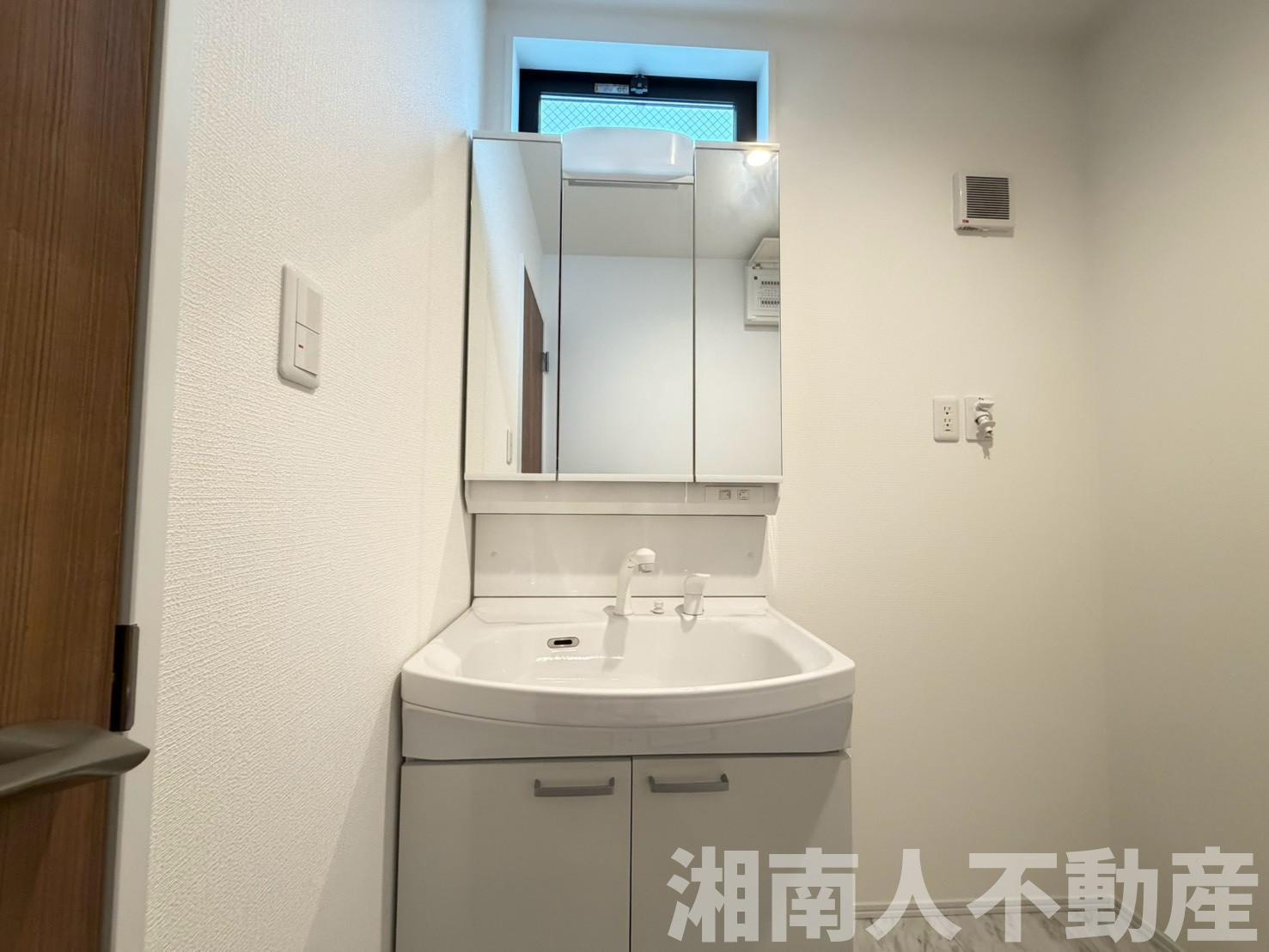 茅ケ崎市浜須賀６９９７－２９６新築戸建ての独立洗面台|独立洗面台です