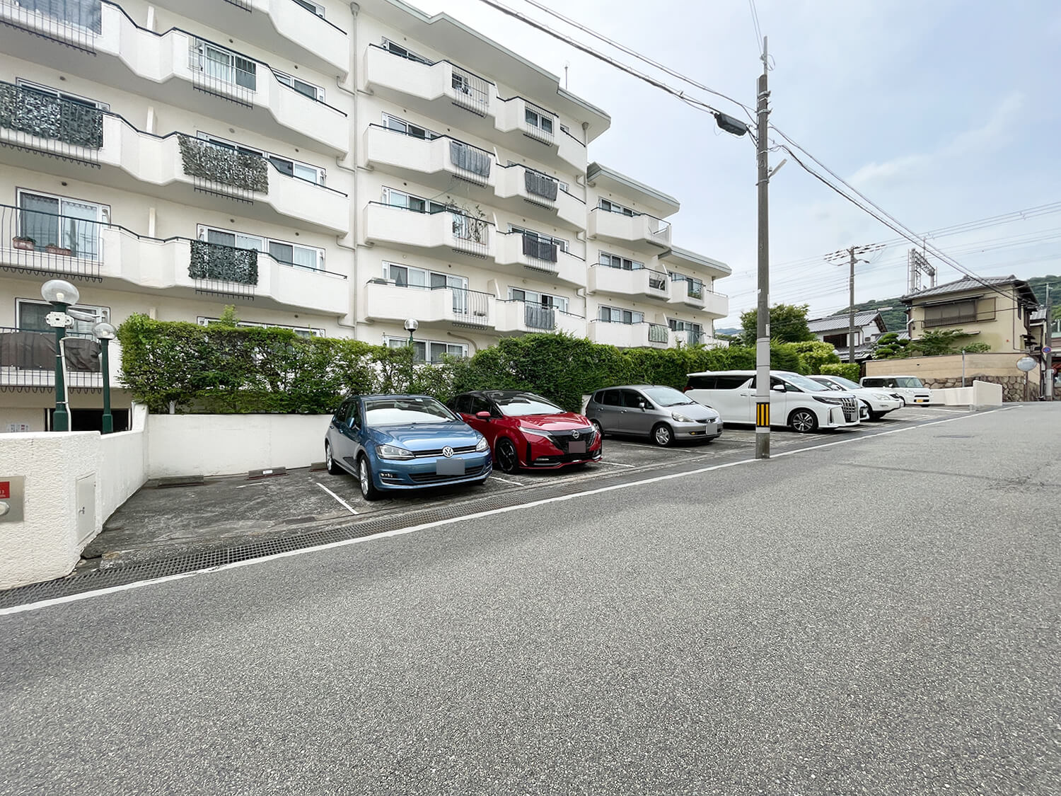 岡本センチュリーマンションの駐車場