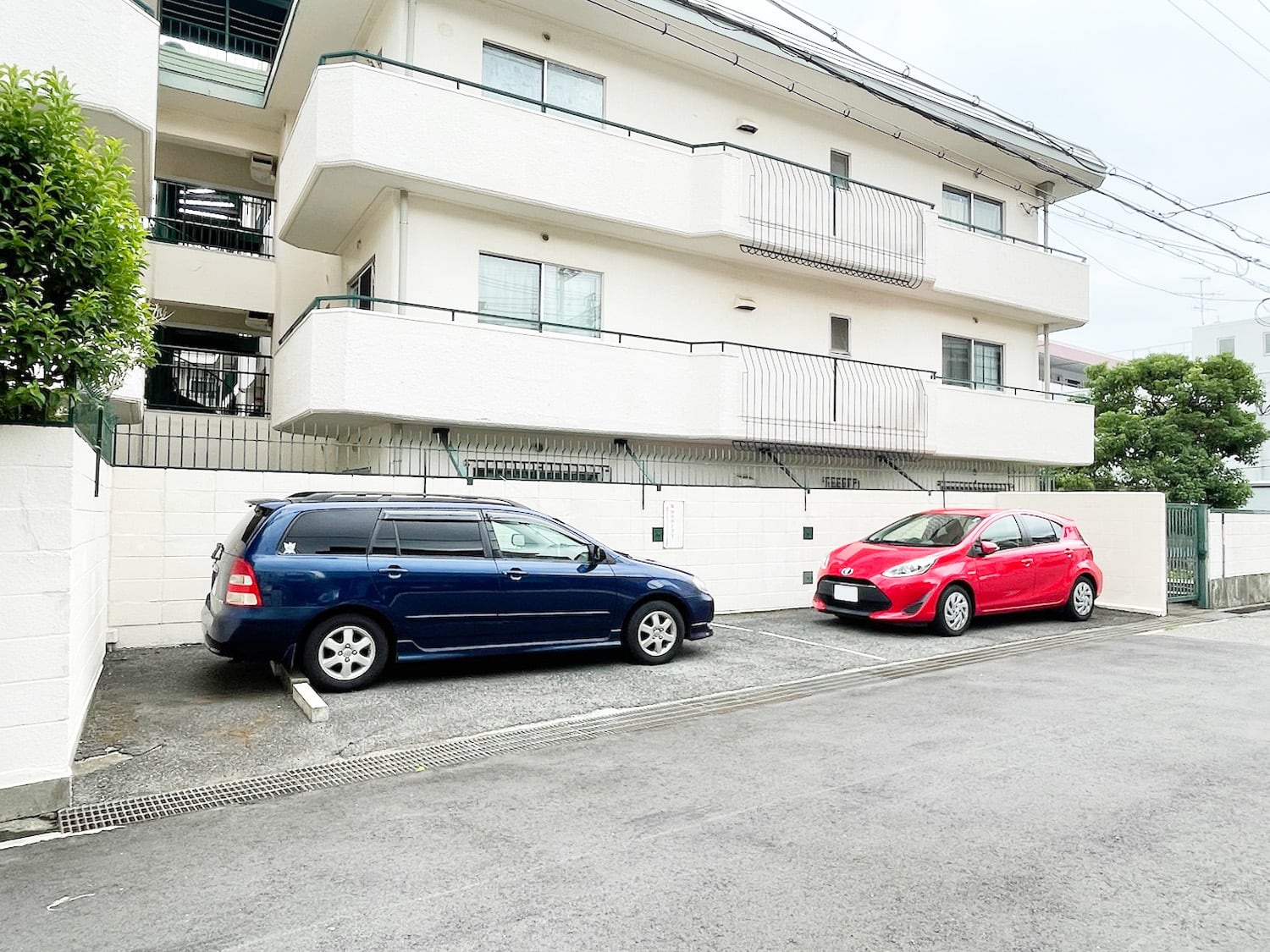 岡本センチュリーマンションの駐車場
