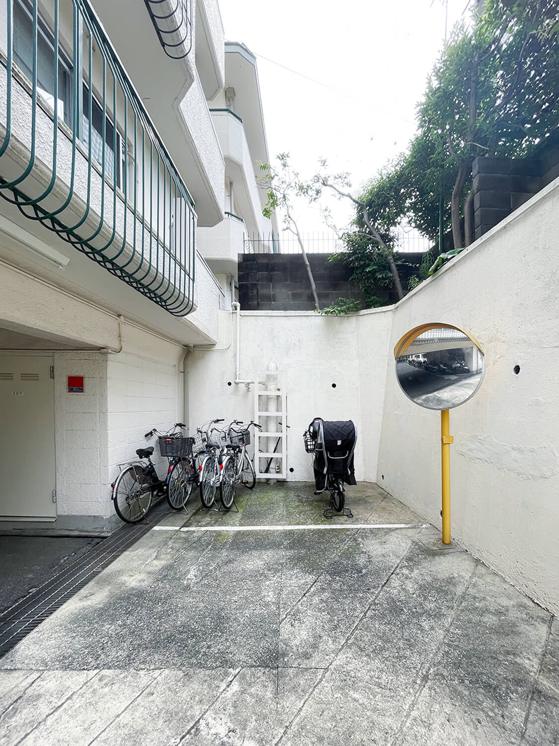 岡本センチュリーマンションの駐輪場