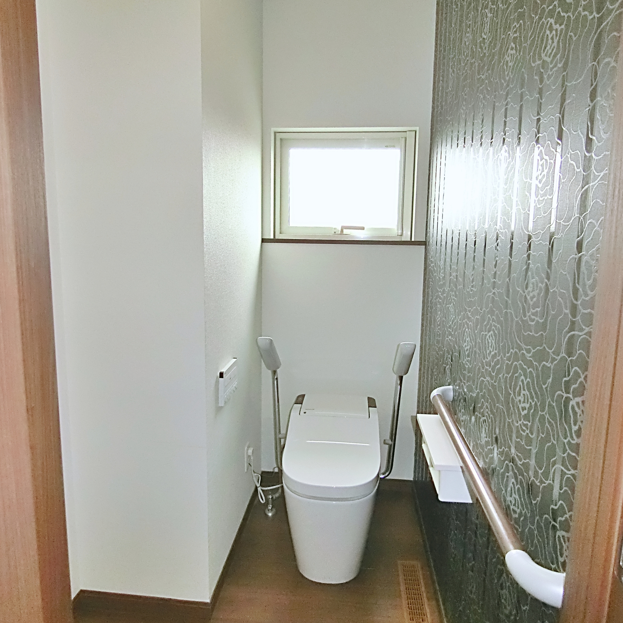 室蘭市八丁平1丁目49-30　中古住宅のトイレ|1階トイレです