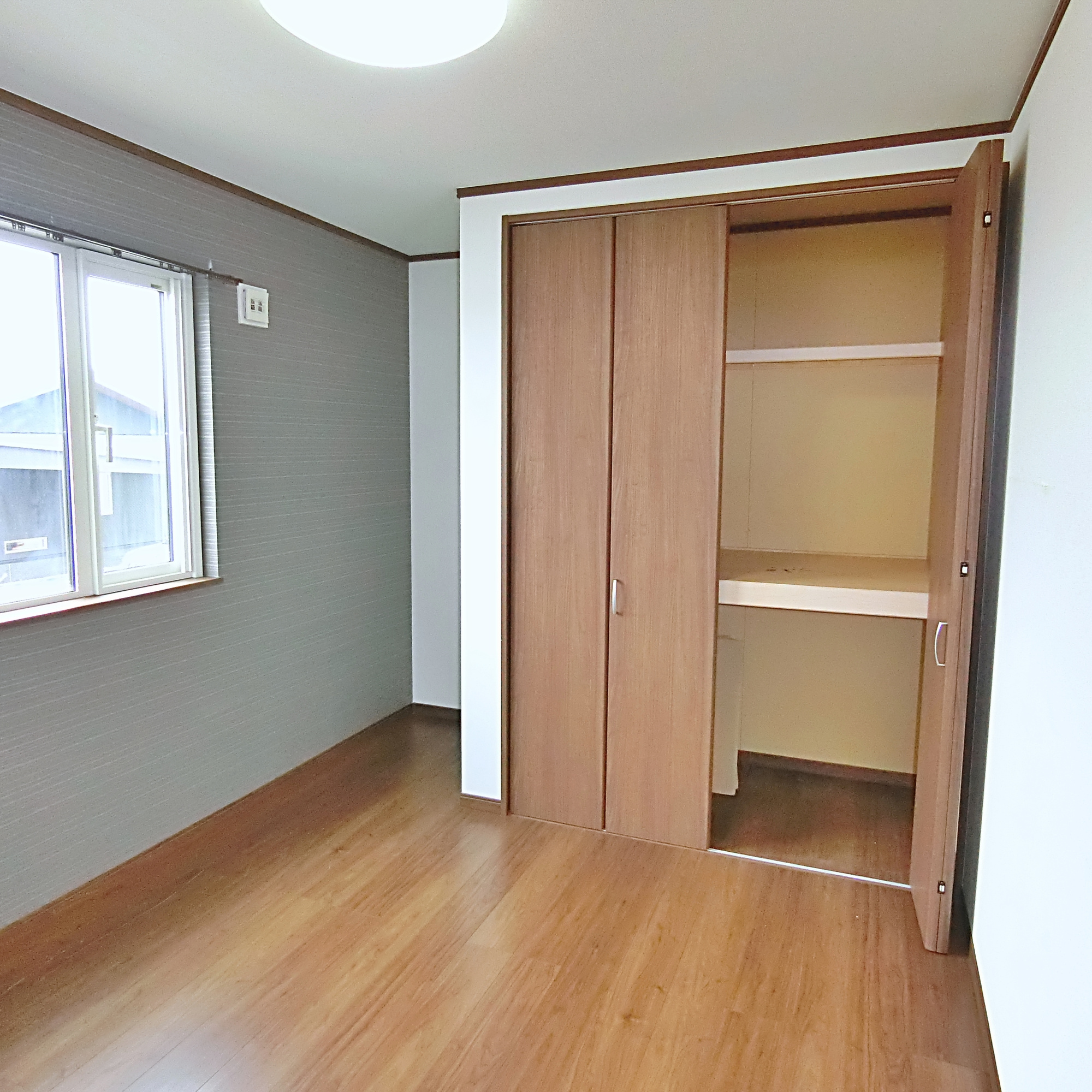 室蘭市八丁平1丁目49-30　中古住宅の洋室