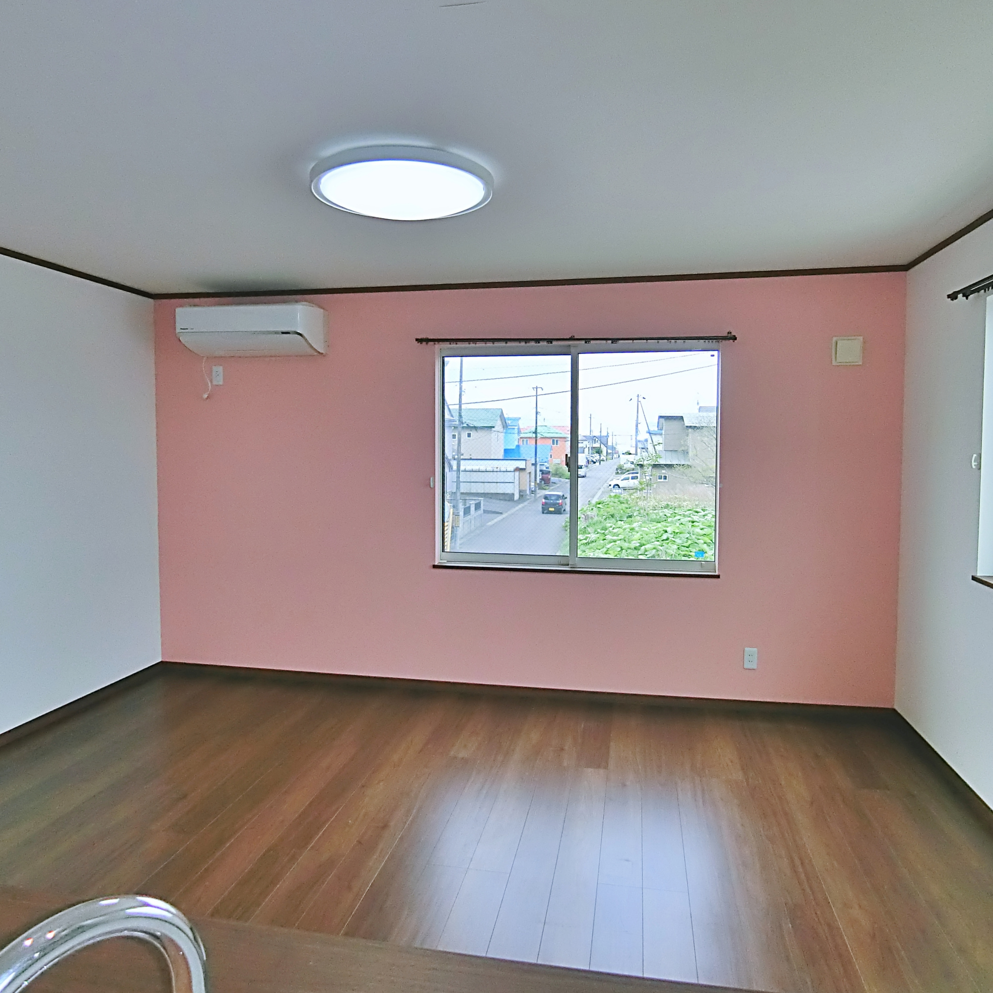 室蘭市八丁平1丁目49-30　中古住宅の居間・リビング|2階リビングです
