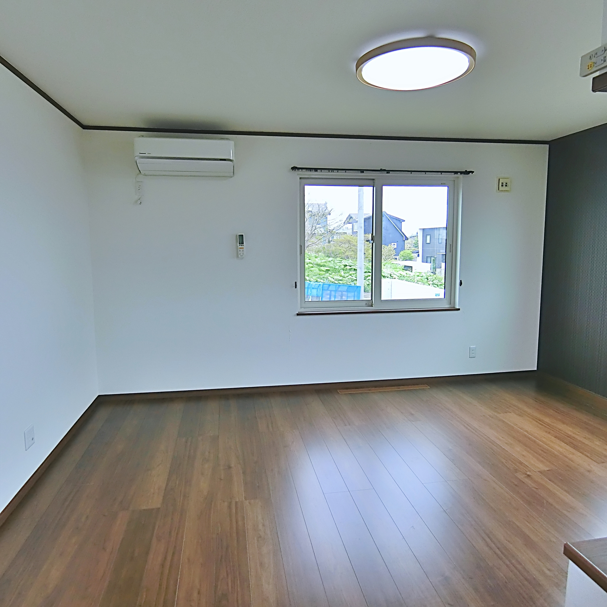 室蘭市八丁平1丁目49-30　中古住宅の居間・リビング|1階リビングです