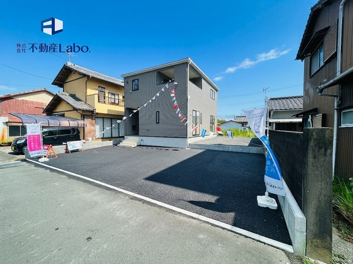 クレイドルガーデン　清水区三保第9　全1棟の前面道路含む現地写真|●前面道路● 4ｍ以上の前面道路♪間口も12ｍ以上と広いため駐車も楽々♪