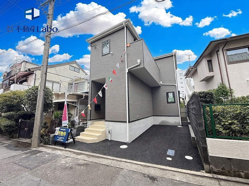 クレイドルガーデン　　静岡市清水区万世町第2　　全1棟の前面道路含む現地写真