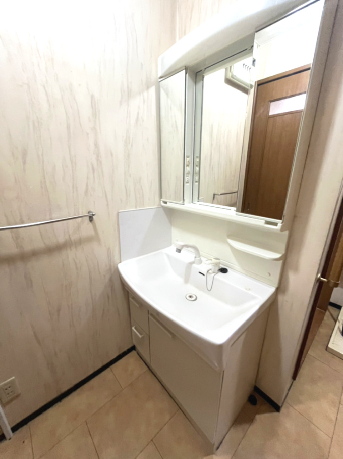西宮市段上町六丁目　戸建の独立洗面台