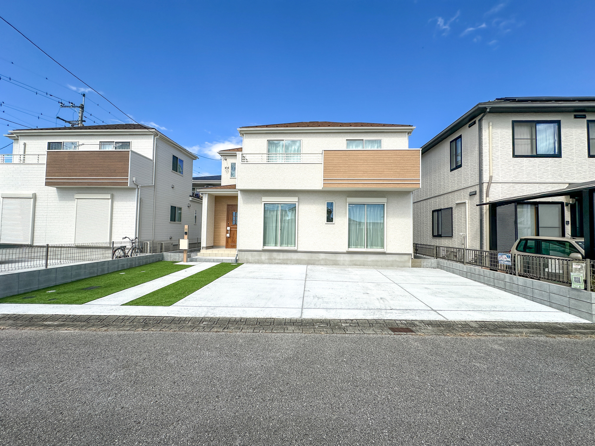 宇都宮市中岡本町3416番　新築住宅全２棟の庭|人工芝が映える綺麗なお庭でより明るい印象に♪