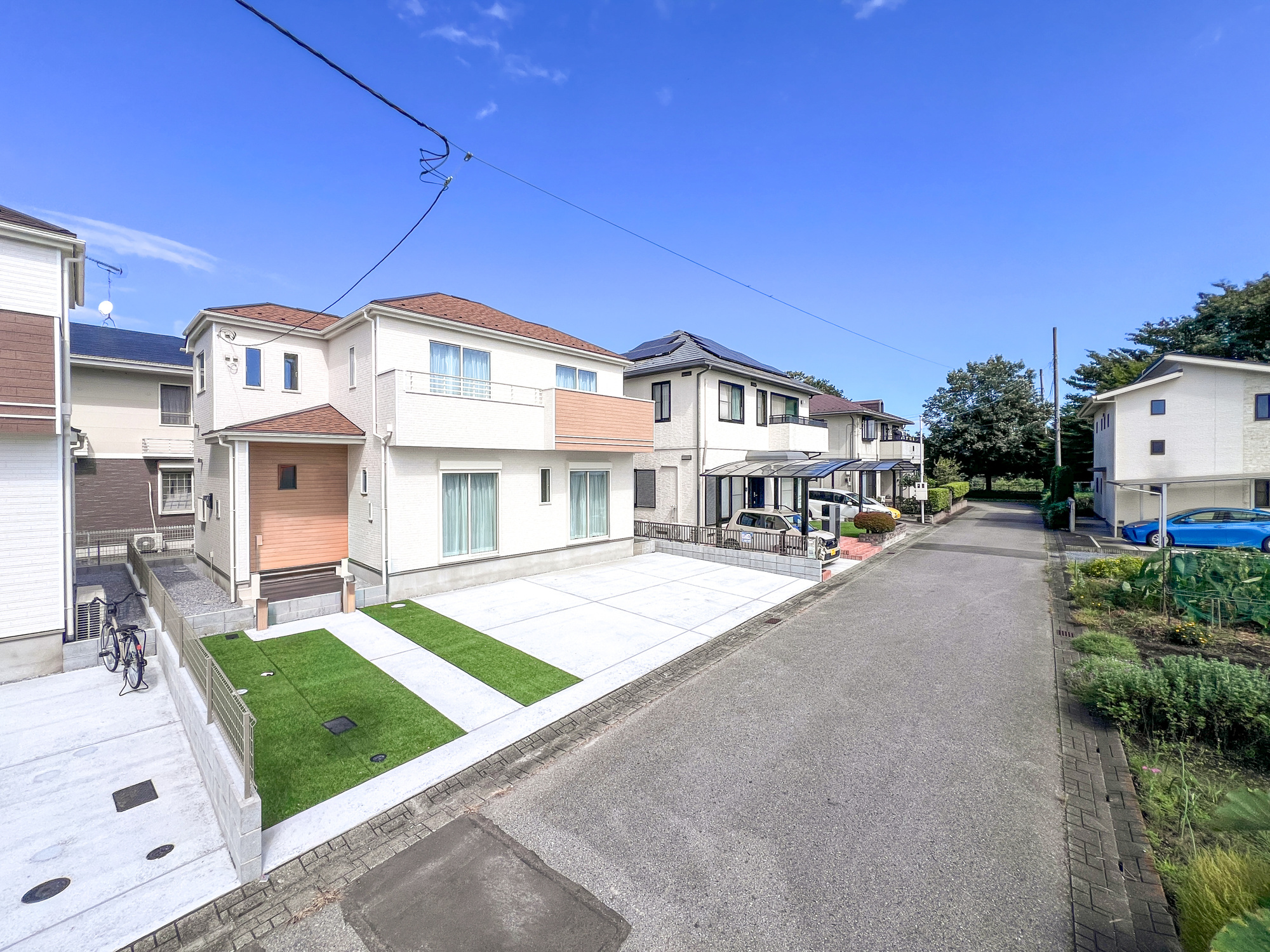 宇都宮市中岡本町3416番　新築住宅全２棟の前面道路含む現地写真|閑静な住宅地で子育て家族にピッタリ。毎日のお散歩も快適な緑に恵まれたエリアで、自然に包まれた穏やかな暮らしを実現するための、ゆとりある住環境が整っています。

