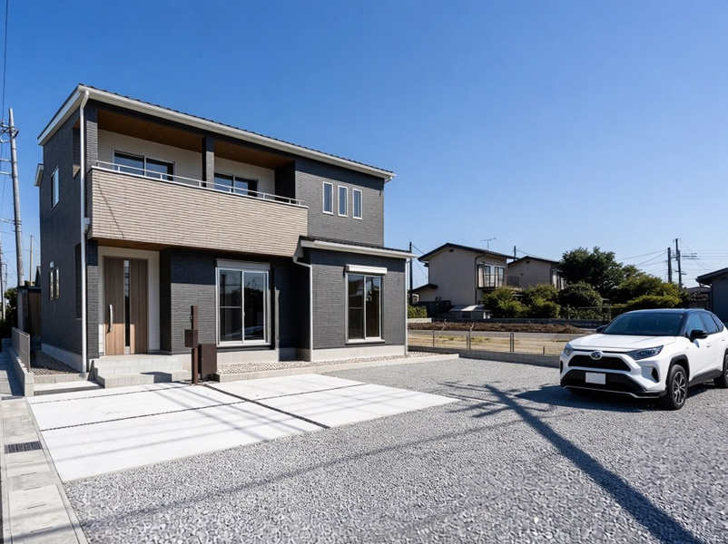 【1号棟:外観完成イメージ】落ち着きのあるチャコールを基調とした外観です。スタイリッシュな中にも暮らしやすさを感じさせます。※こちらの画像は実際の現場写真にCG合成したイメージです。