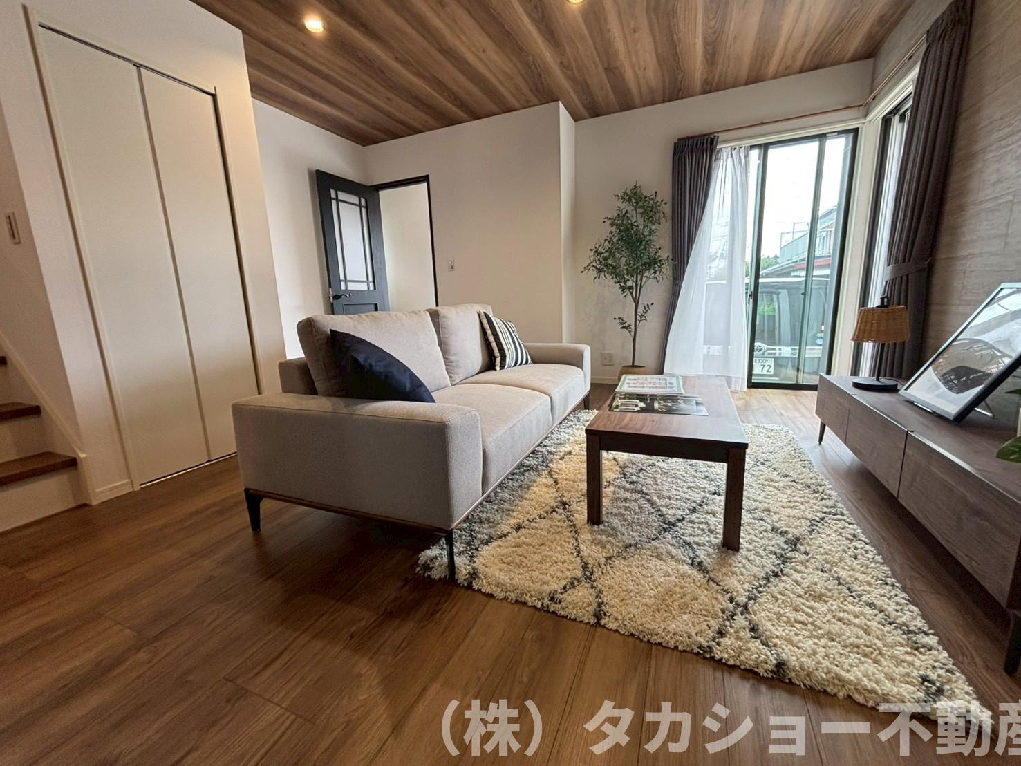 市原市八幡　築浅戸建の居間・リビング