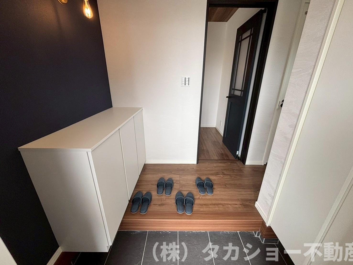 市原市八幡　築浅戸建の玄関