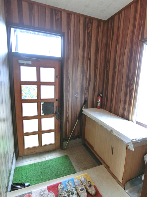 室蘭市白鳥台4丁目31-3　中古住宅の玄関
