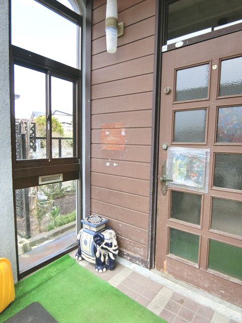 室蘭市白鳥台4丁目31-3　中古住宅の玄関