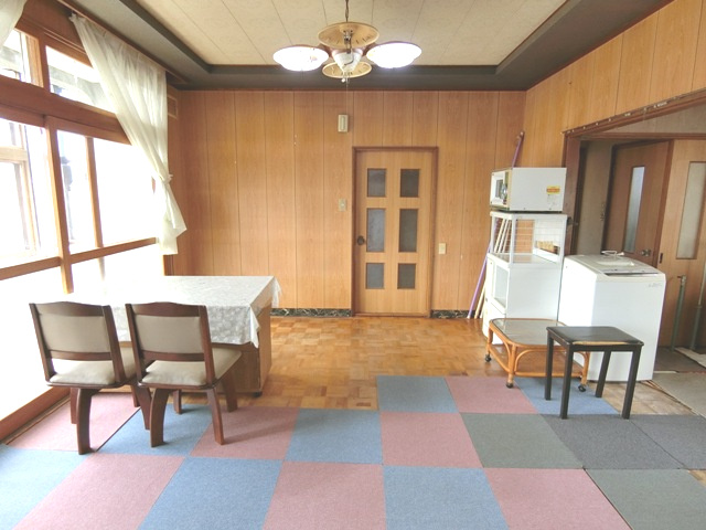 室蘭市白鳥台4丁目31-3　中古住宅の居間・リビング