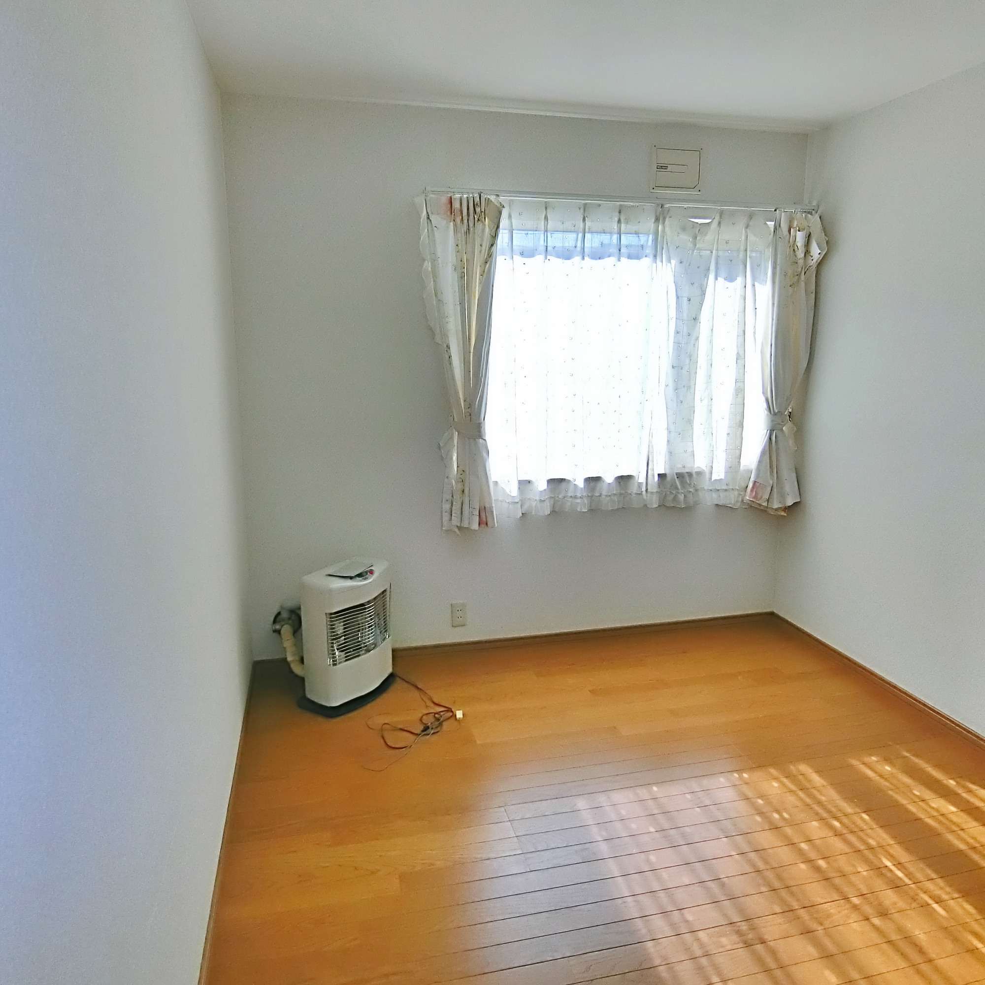 室蘭市八丁平2丁目28‐17　中古住宅の洋室