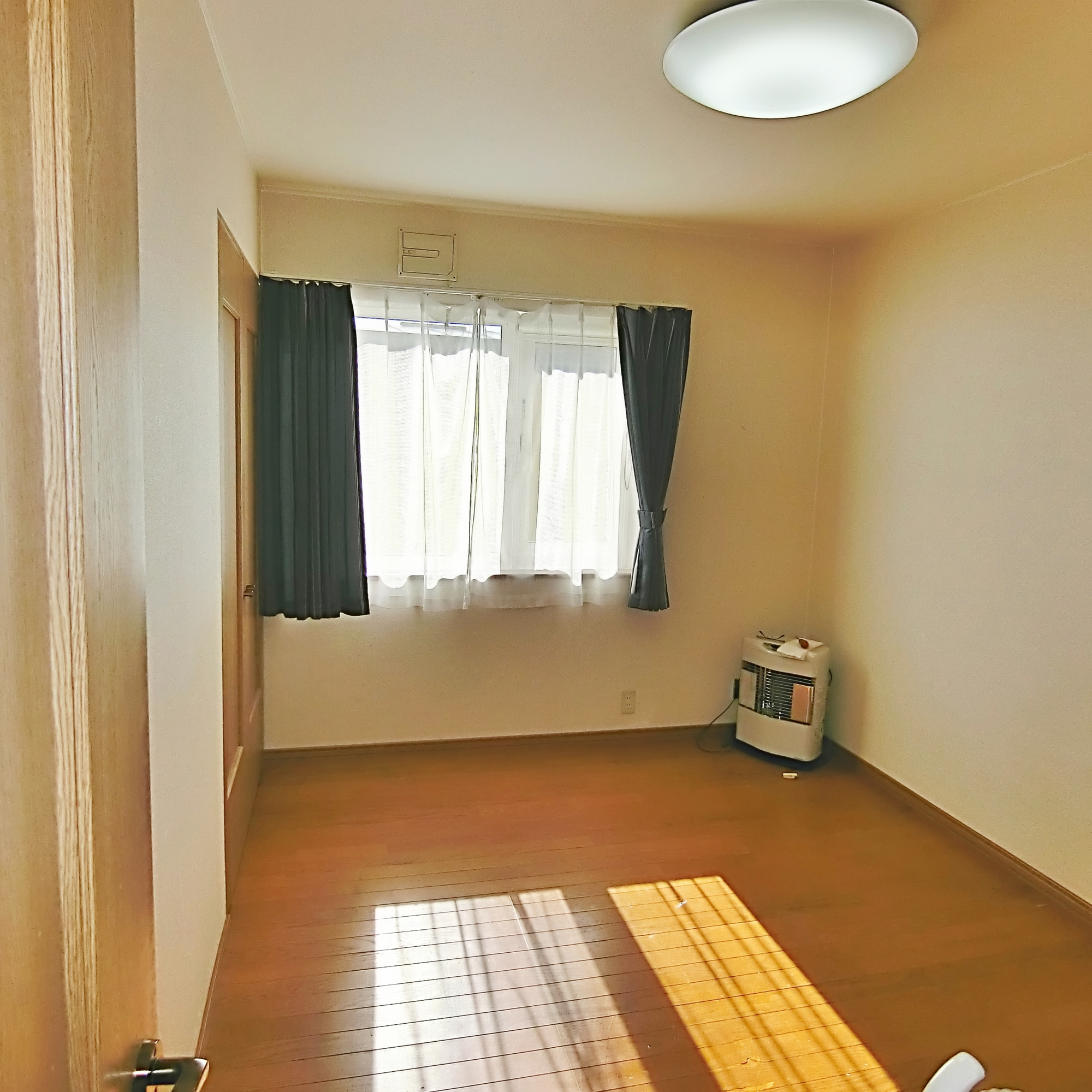 室蘭市八丁平2丁目28‐17　中古住宅の洋室