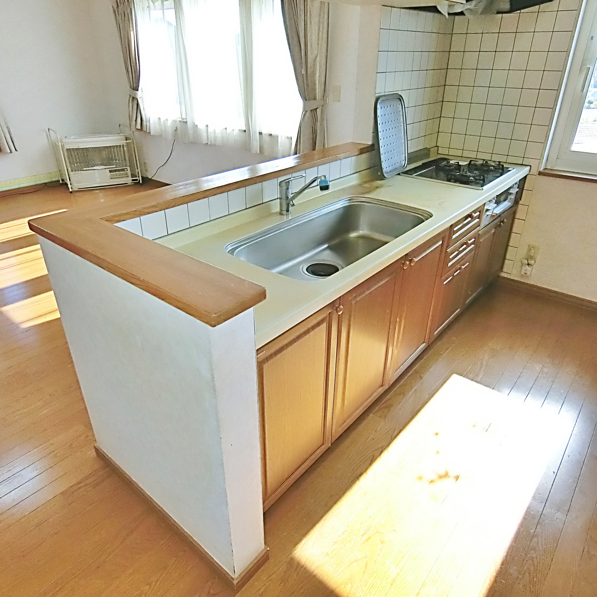 室蘭市八丁平2丁目28‐17　中古住宅のキッチン