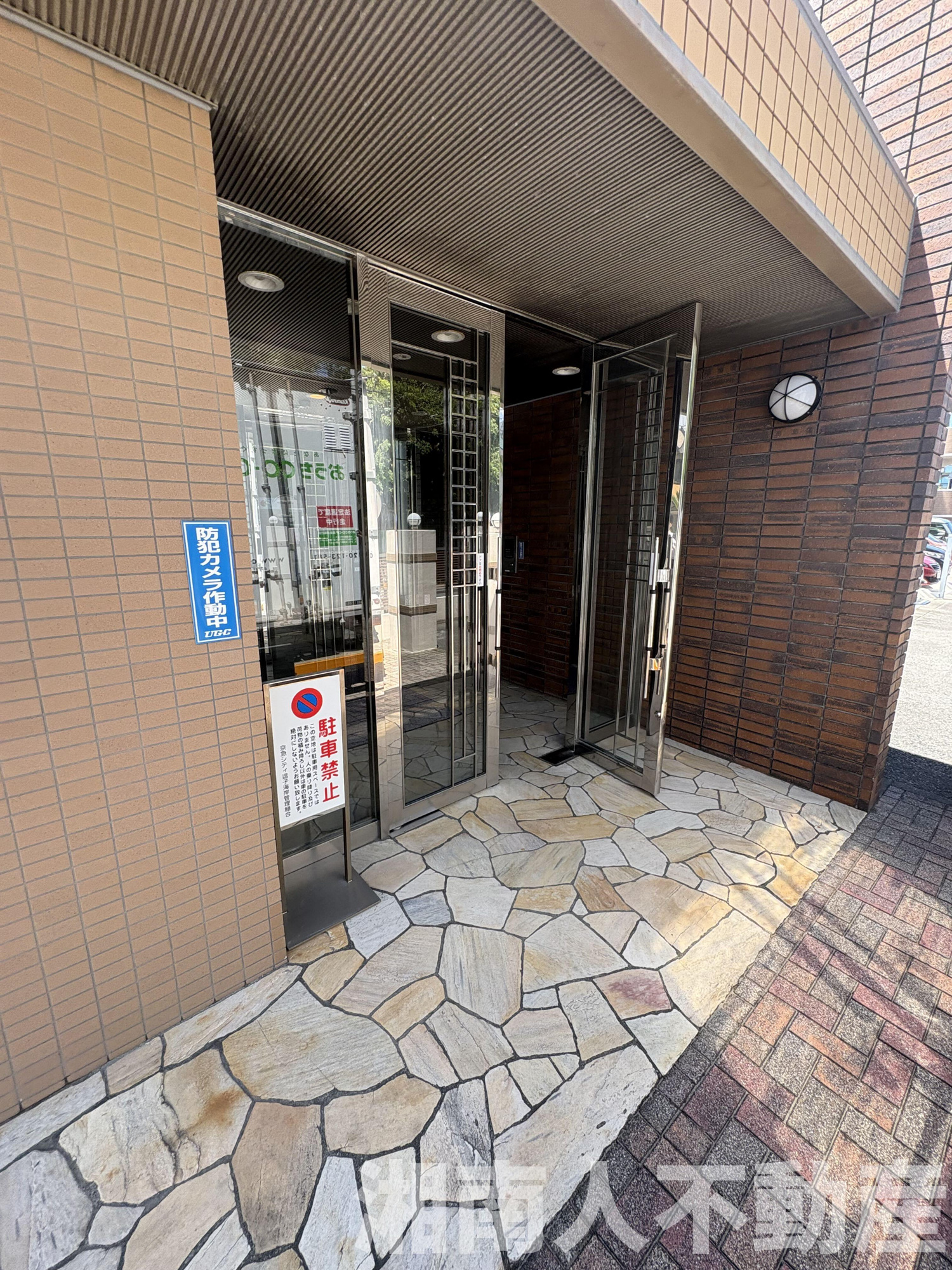 京急シティ逗子海岸のエントランス|建物の内部です