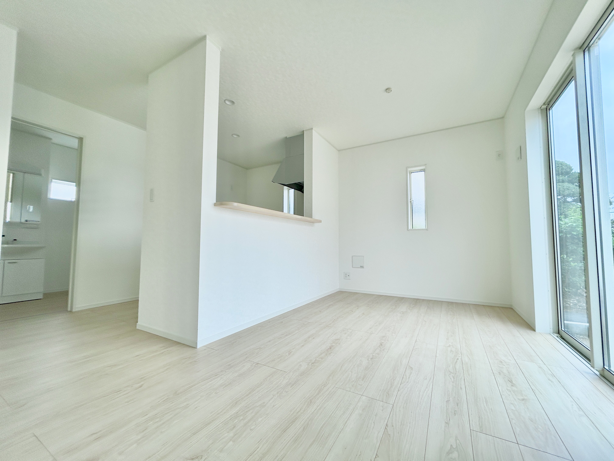 前橋市堀之下町第1　新築住宅全4棟の居間・リビング|ここにはみんなが集い、食事と楽しい会話が始まる。話に夢中になりすぎて、ついつい時を忘れてしまう。そんな束の間の幸せを感じさせてくれる場所。