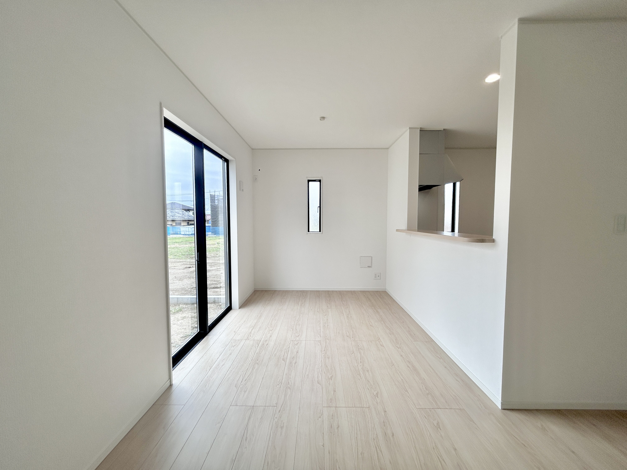 前橋市堀之下町第1　新築住宅全4棟の居間・リビング|ここにはみんなが集い、食事と楽しい会話が始まる。話に夢中になりすぎて、ついつい時を忘れてしまう。そんな束の間の幸せを感じさせてくれる場所。