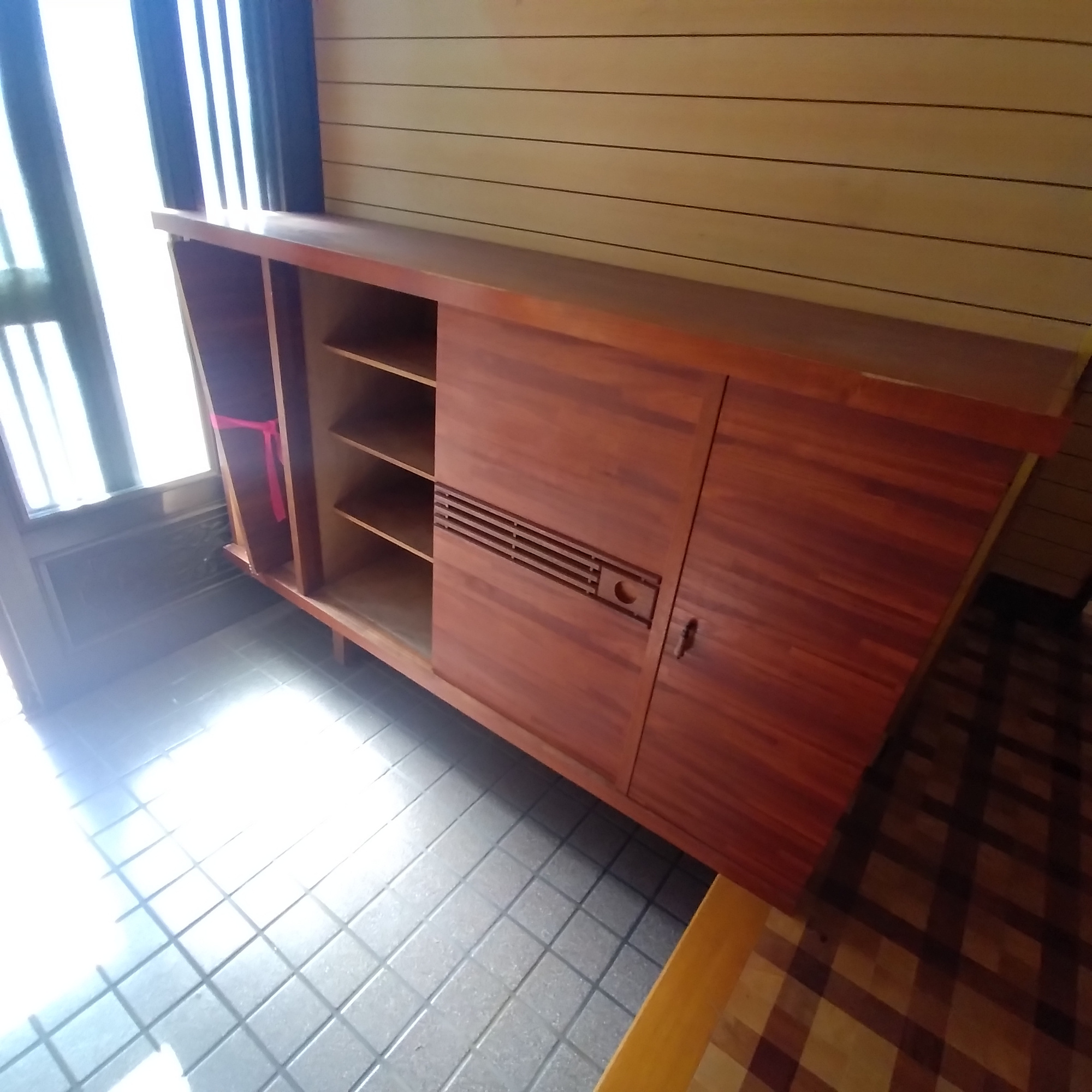 登別市若草町4丁目10-1　中古住宅の玄関