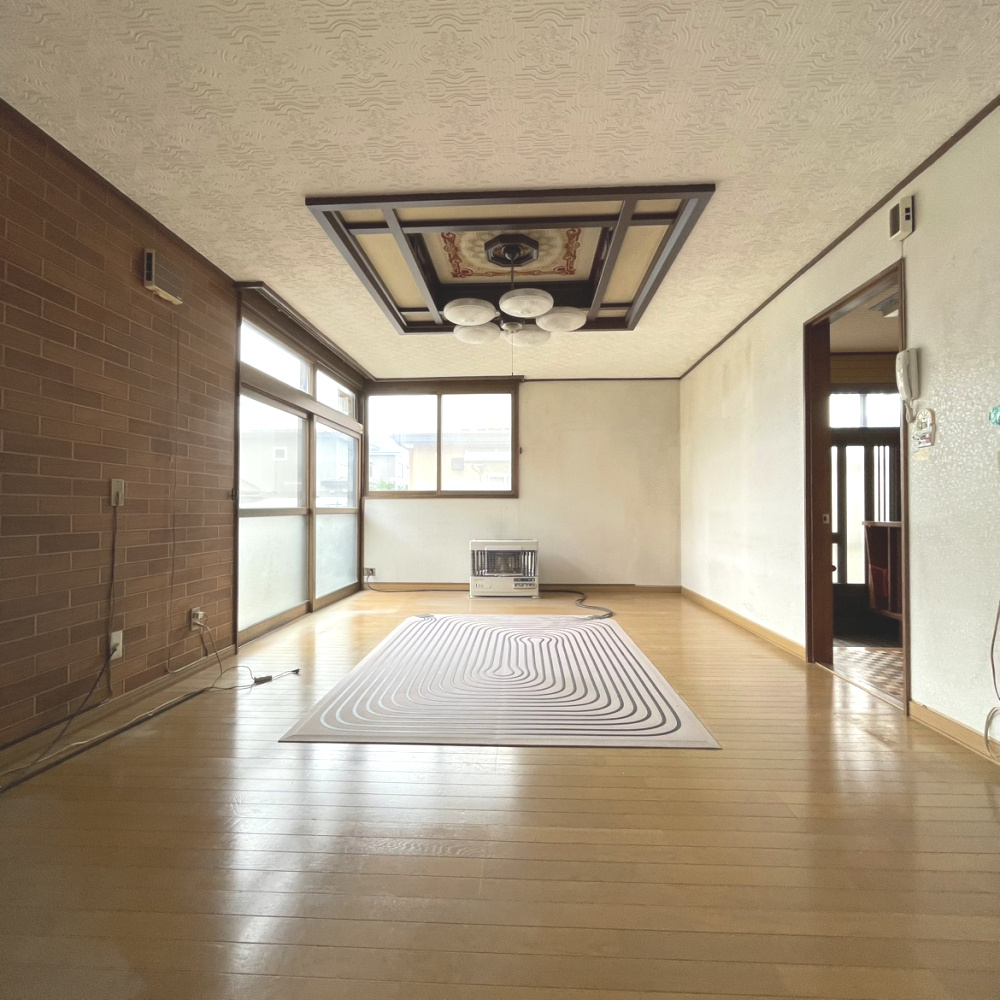 登別市若草町4丁目10-1　中古住宅の居間・リビング