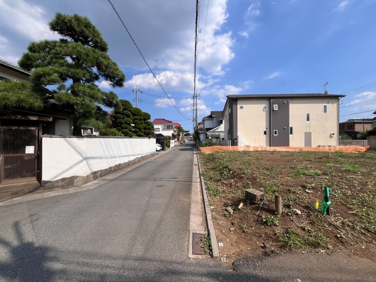 ２号地　物件脇道路写真