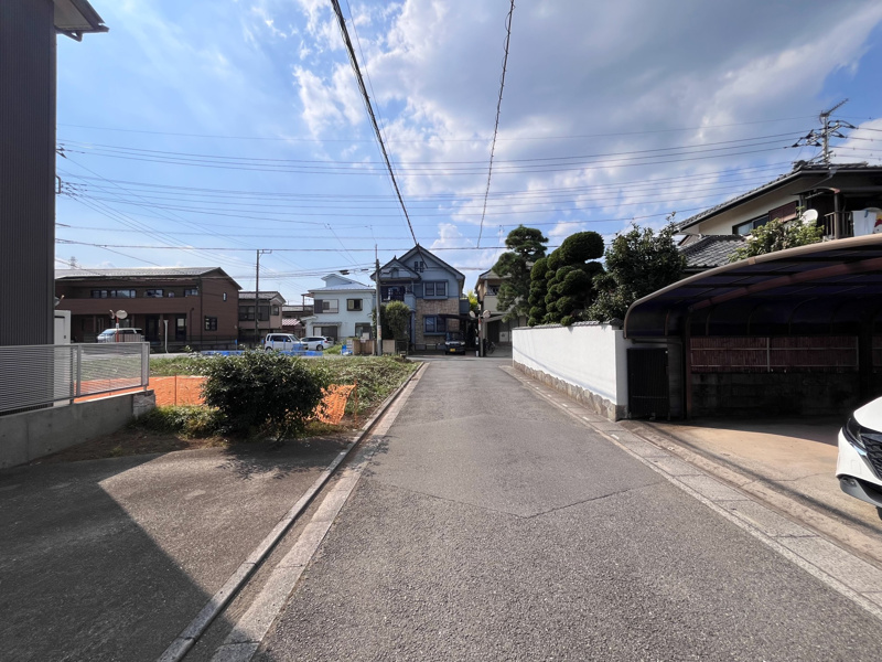 ２号地　物件脇道路写真