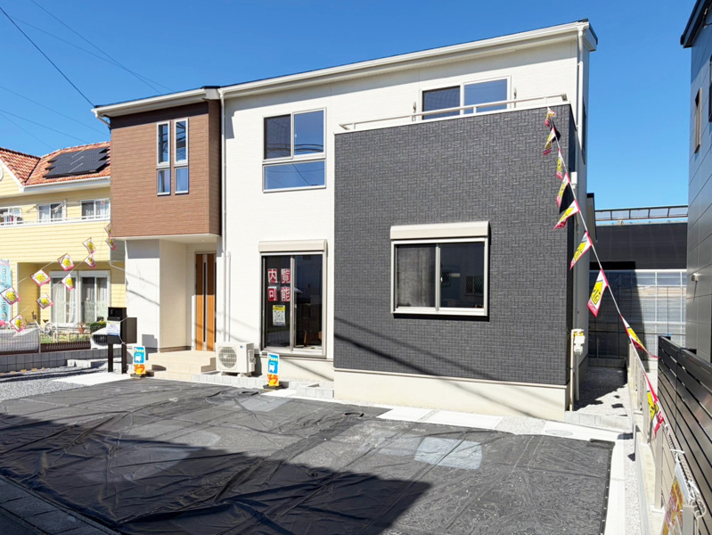 【１号棟　外観】建物完成・内覧可能！　外壁材に石綿（アスベスト）は一切使用されていません。住む人にも建築現場の人にも環境にもやさしい外壁材です。