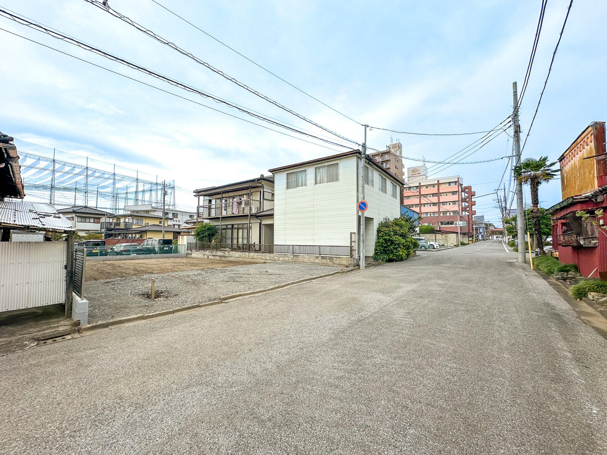 宇都宮市河原町1086番　新築住宅全１棟の前面道路含む現地写真|閑静な住宅地で子育て家族にピッタリ。毎日のお散歩も快適な緑に恵まれたエリアで、自然に包まれた穏やかな暮らしを実現するための、ゆとりある住環境が整っています。

