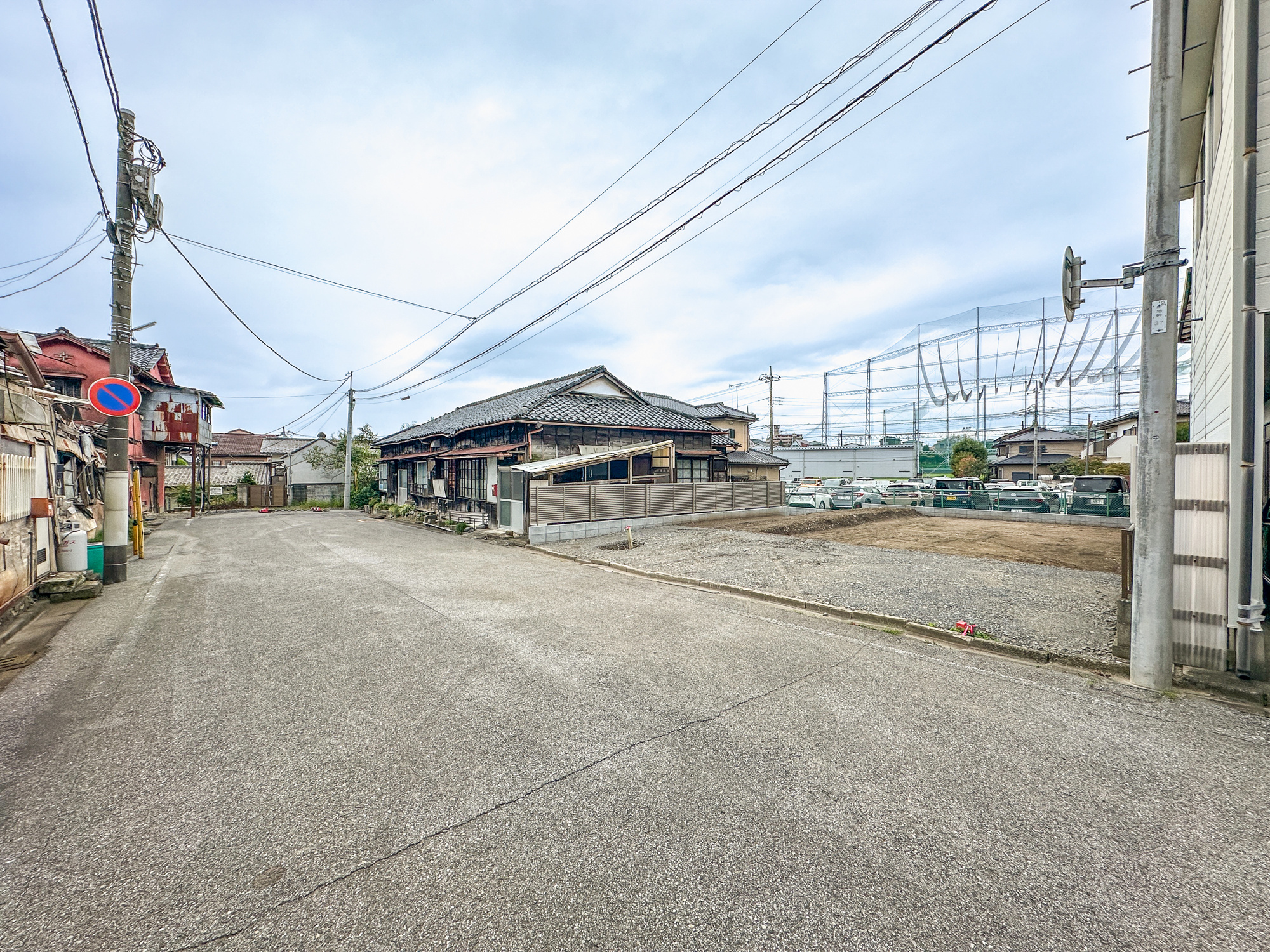 宇都宮市河原町1086番　新築住宅全１棟の前面道路含む現地写真|低層の一戸建てを中心とした街並みが整然と続き、周辺は高い建物が建っていないので、採光や開放性に恵まれ、空が広く緑の多い閑静な趣を感じる環境です。

