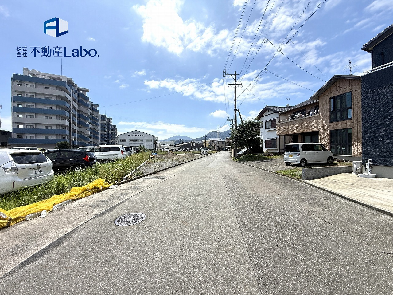 リーブルガーデン　駿河区丸子新田4期　全2棟の前面道路含む現地写真|【1号棟】
収納不足に悩まない！パントリー＆WIC複数配置