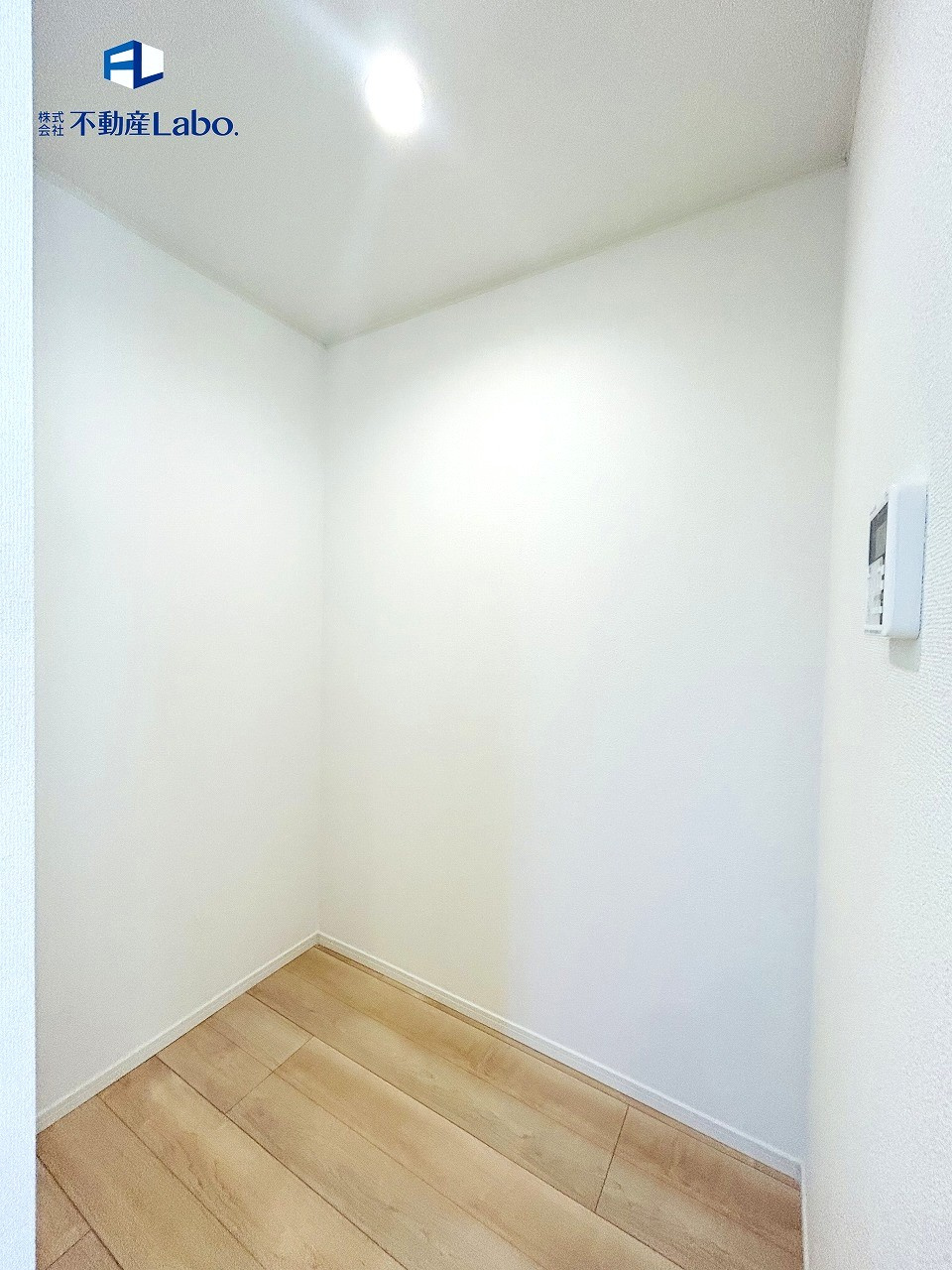 クレイドルガーデン　沼津市沢田町第1の収納|●パントリー● 
キッチン横にある暮らしの快適さを高めてくれる収納スペース♪日用品のストック、調味料、災害時の備蓄、家事道具などいろいろなものが収納可能♪