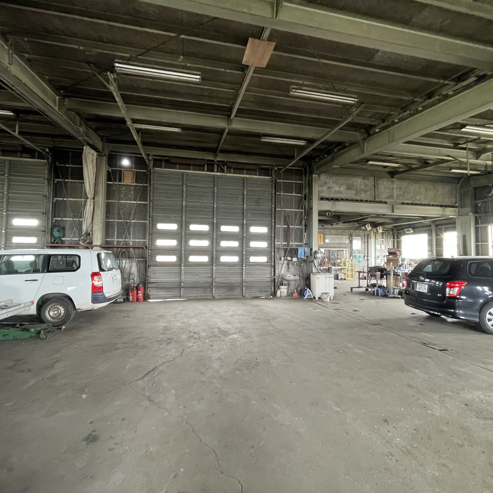 洞爺湖町入江30-1　工場の駐車場