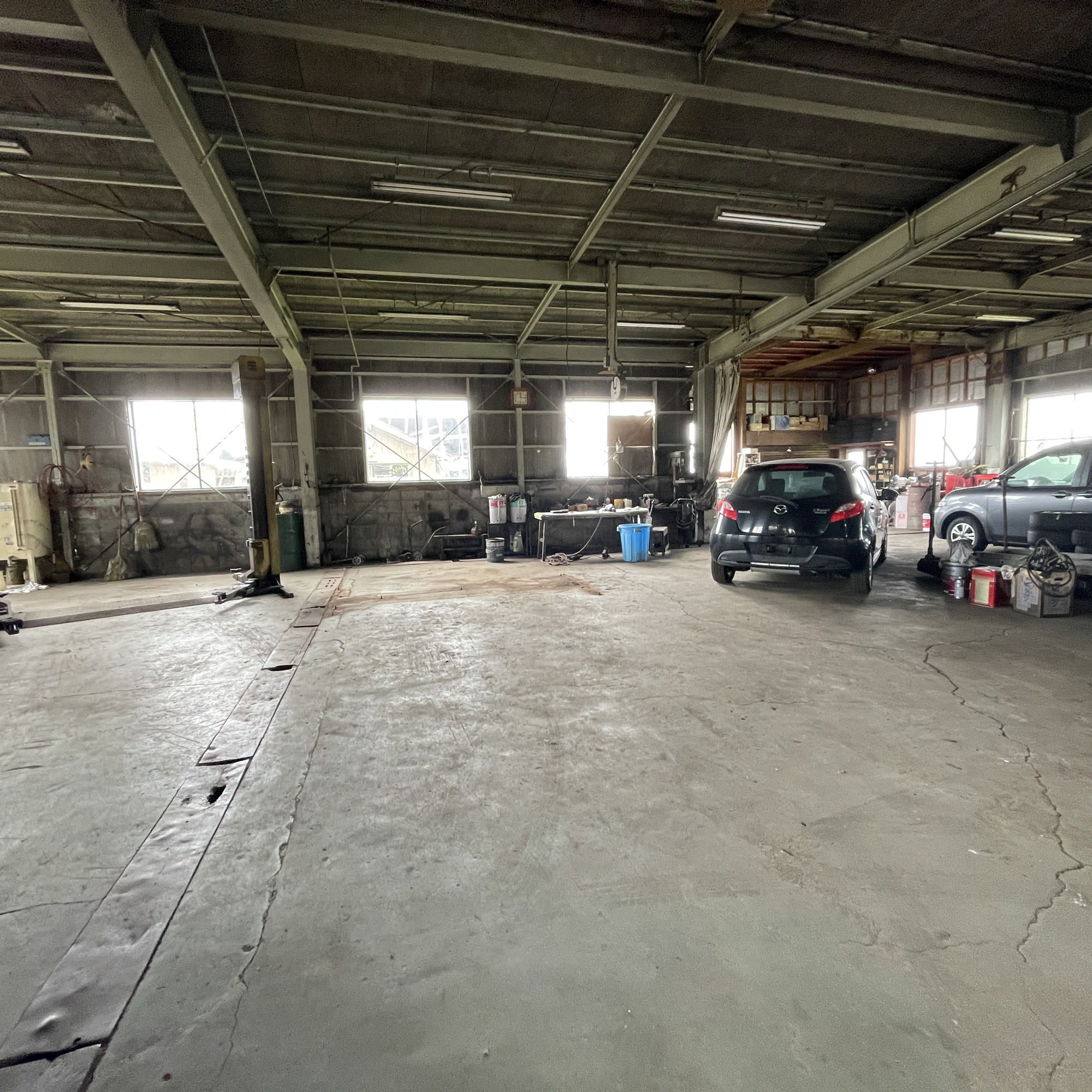 洞爺湖町入江30-1　工場の駐車場