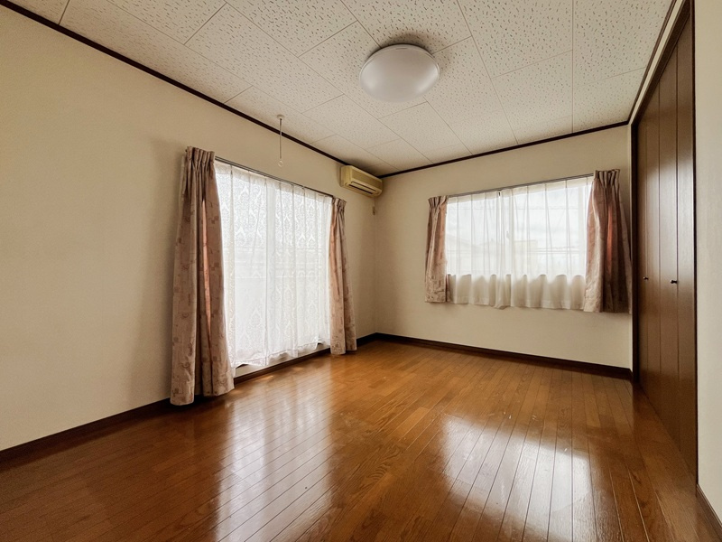 行田市長野５丁目　中古戸建　２階洋室（南側）7.2帖　消灯時