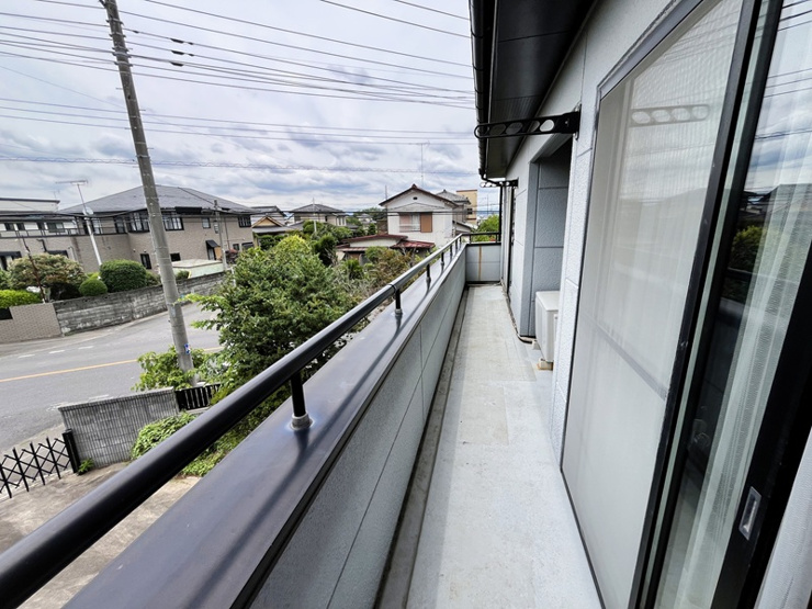 行田市長野５丁目　中古戸建　バルコニー　南向きの日当たりの良いバルコニーです。