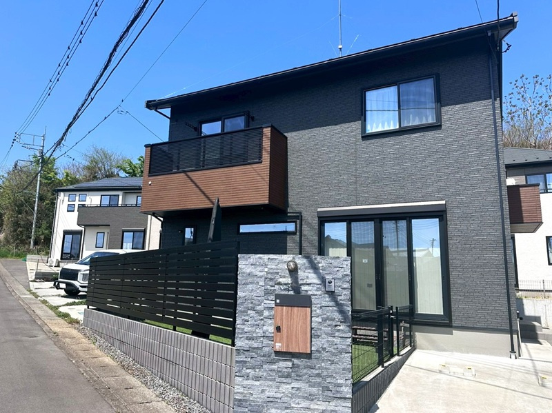 狭山市大字笹井　中古戸建　外観写真①　日当たりの良い南向きの住まい♪
