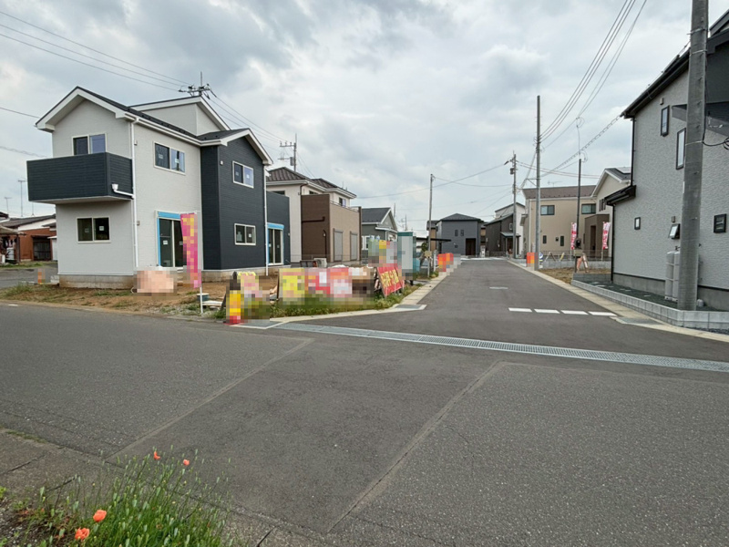 坂東市沓掛　1号棟　前面道路を含む現地写真